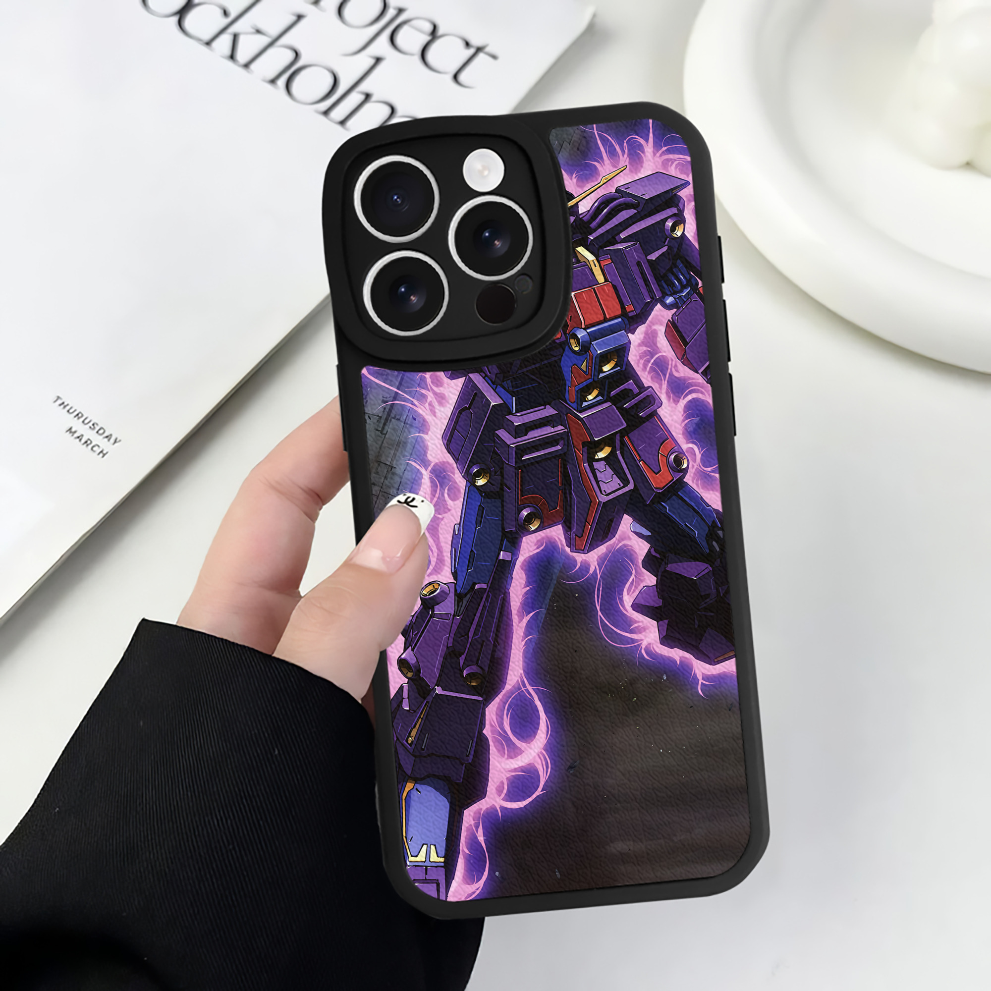（画像用） 機動戦士ガンダム Mobile Suit Gundam 【iPhone 16シリーズ対応】シリコンスマホケース（レザー調） 材質：シリコン